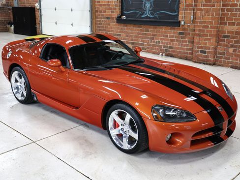 Used 2006 Dodge Viper SRT-10 RWD image 2