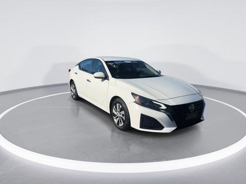 Used 2023 Nissan Altima 2.5 S image 2