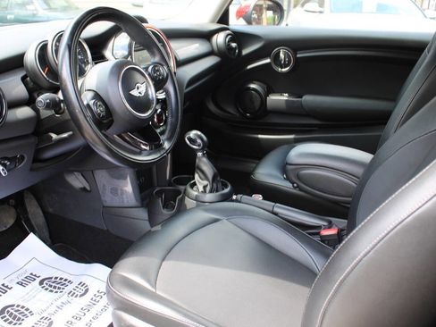 Used 2018 MINI Cooper 2-Door Hardtop w/ Signature Line Package FWD image 28