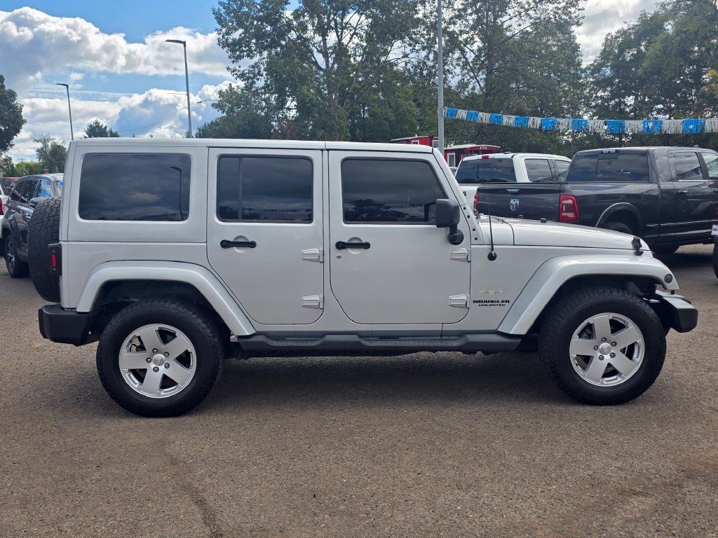 Used 2011 Jeep Wrangler Unlimited Sahara w/ Connectivity Group AWD/4WD image 9