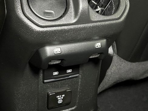 Used 2022 Jeep Wrangler Unlimited Sahara image 21