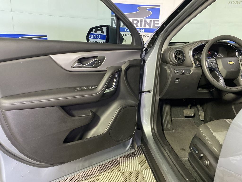 Used 2023 Chevrolet Blazer LT FWD image 28