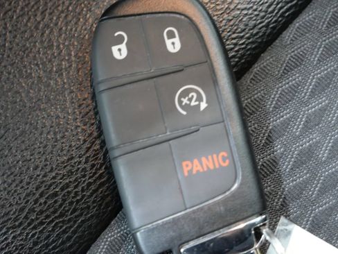 Used 2025 Jeep Compass Latitude w/ Sun & Sound Group AWD/4WD image 28