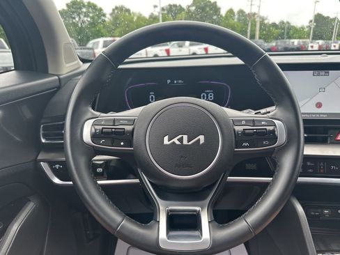 Used 2025 Kia Sportage EX FWD image 18