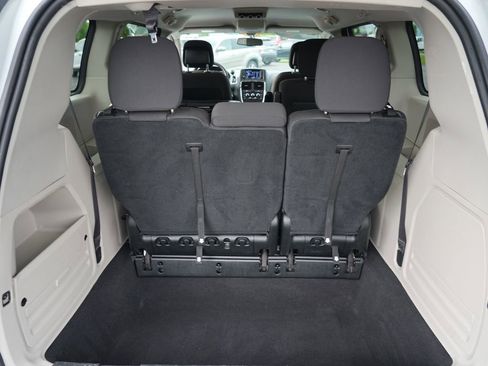 Used 2018 Dodge Grand Caravan SE w/ UConnect Hands-Free Group FWD image 25