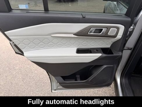 Used 2025 Ford Explorer Platinum w/ LUX Leather Package AWD/4WD image 9