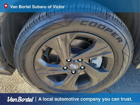 Used 2024 Subaru Crosstrek 2.0i image 9