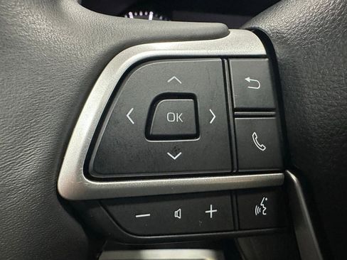 Used 2025 Toyota Highlander XLE image 20