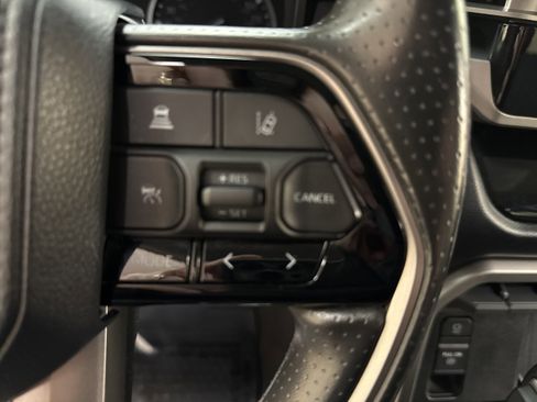 Used 2022 Toyota Tundra SR5 w/ SR5 Convenience Package AWD/4WD image 28