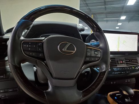 Used 2023 Lexus LS 500 w/ Interior Upgrade Package RWD image 26
