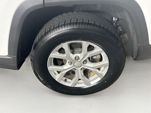 Used 2023 Jeep Grand Cherokee L Limited image 11