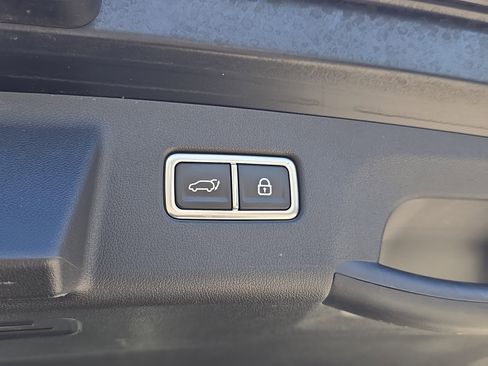 Certified 2022 Kia Sorento SX image 11