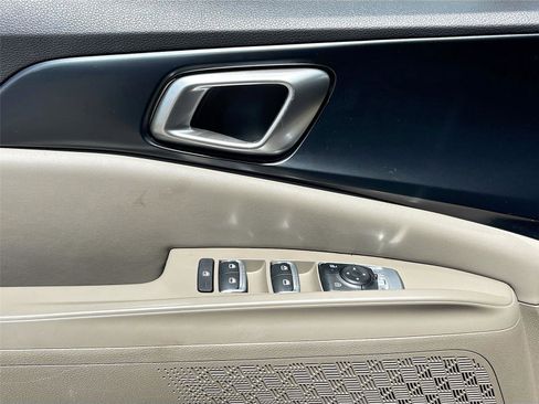 Used 2025 Kia Carnival FWD image 18