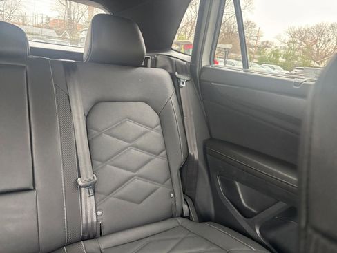 Used 2025 Volkswagen Atlas Cross Sport SE image 35