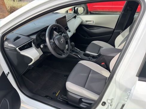 Used 2025 Toyota Corolla LE image 3