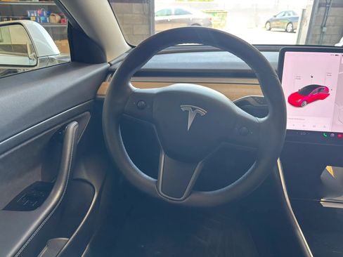 Used 2020 Tesla Model 3 Standard Range Plus RWD image 16