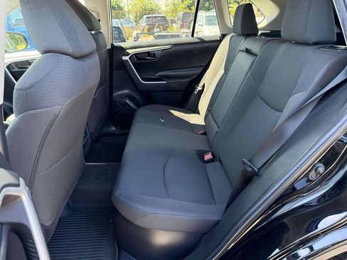 Used 2021 Toyota RAV4 LE AWD/4WD image 18