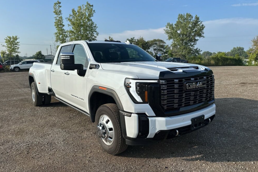 Used 2026 GMC Sierra 3500 Denali Ultimate AWD/4WD image 5