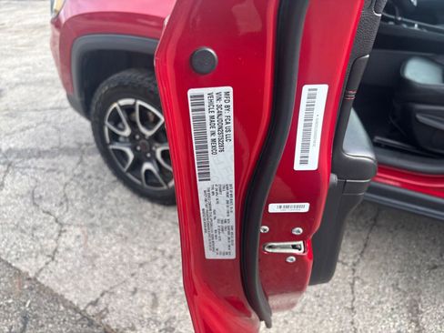 Used 2025 Jeep Compass Trailhawk AWD/4WD image 27