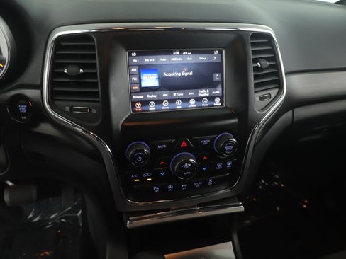 Used 2021 Jeep Grand Cherokee Laredo image 13