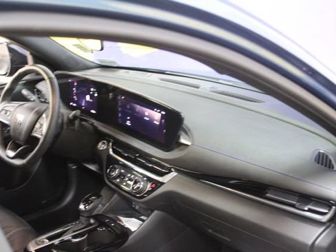 Used 2024 Buick Envista Sport Touring w/ Experience Buick Package FWD image 12
