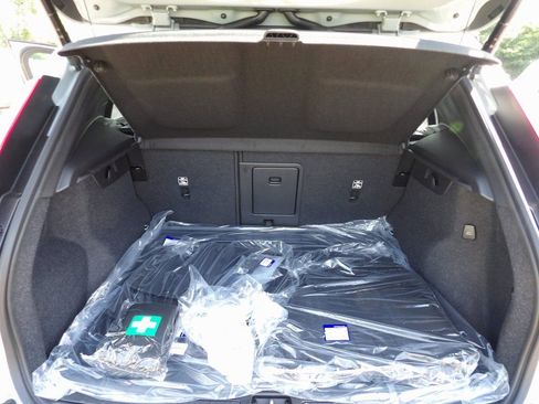 New 2026 Volvo XC40 B5 Plus w/ Protection Package Premier AWD/4WD image 23