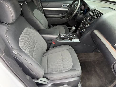 Used 2016 Ford Explorer XLT AWD/4WD image 12