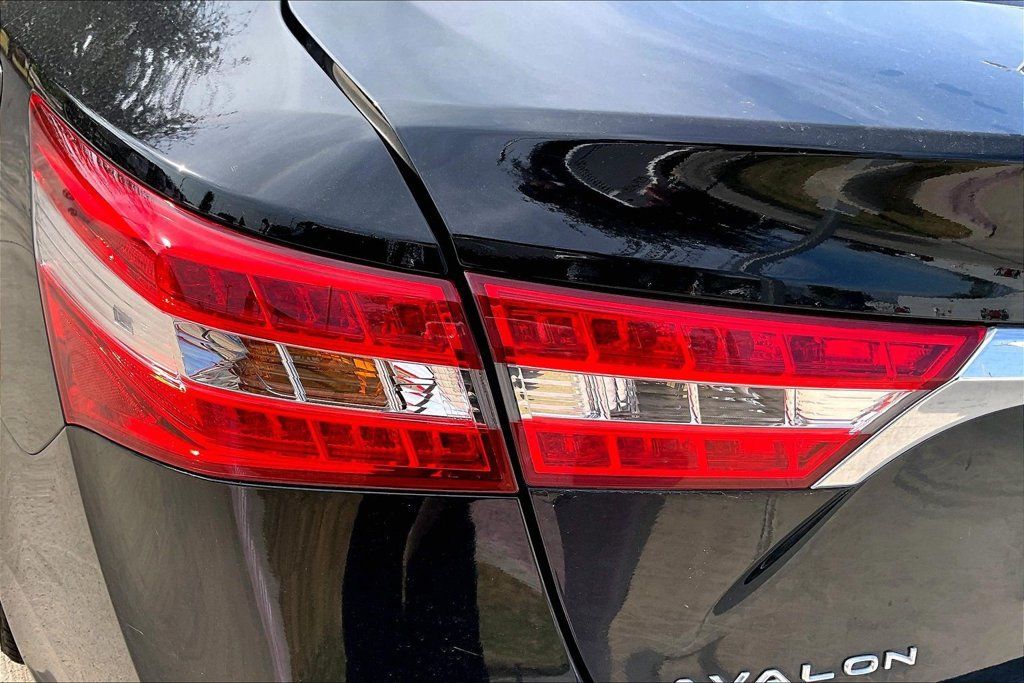Used 2013 Toyota Avalon Limited w/ Technology Pkg FWD image 36