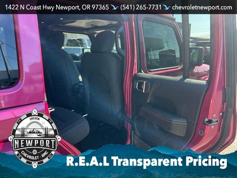 Used 2024 Jeep Wrangler Unlimited Sahara AWD/4WD image 33