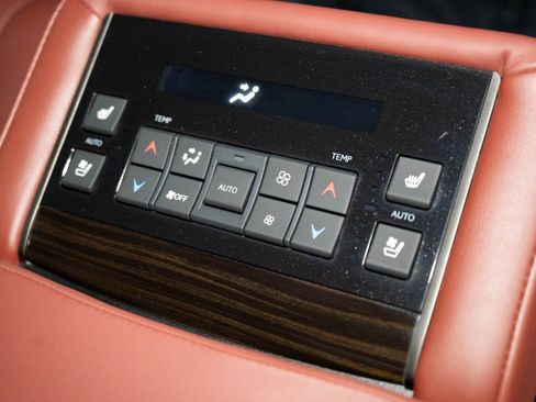 Used 2019 Lexus LX 570 4WD w/ Luxury Package image 18