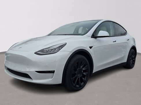 Used 2022 Tesla Model Y Long Range AWD/4WD image 3
