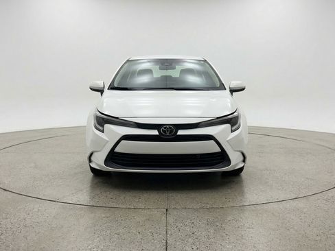 Used 2025 Toyota Corolla LE image 2