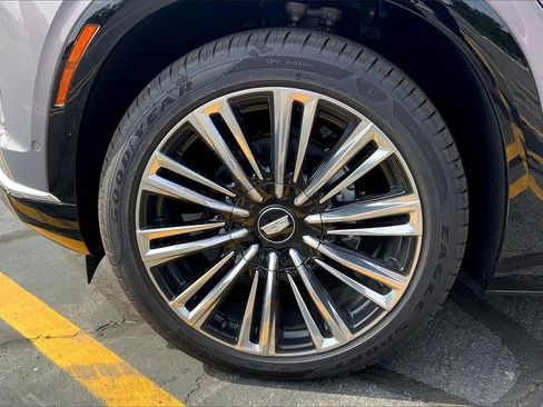 New 2026 Cadillac Vistiq Premium Luxury image 13