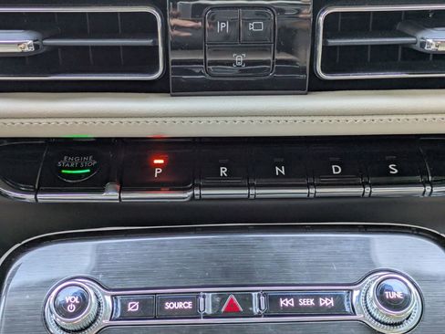 Certified 2022 Lincoln Nautilus AWD w/ Premium Package image 22