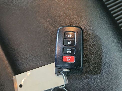 Used 2017 Toyota Corolla XLE FWD image 21