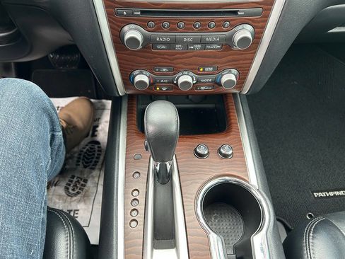 Used 2017 Nissan Pathfinder Platinum image 15