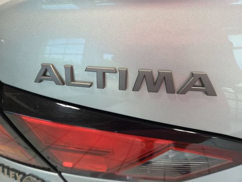 Used 2024 Nissan Altima 2.5 SV FWD image 13