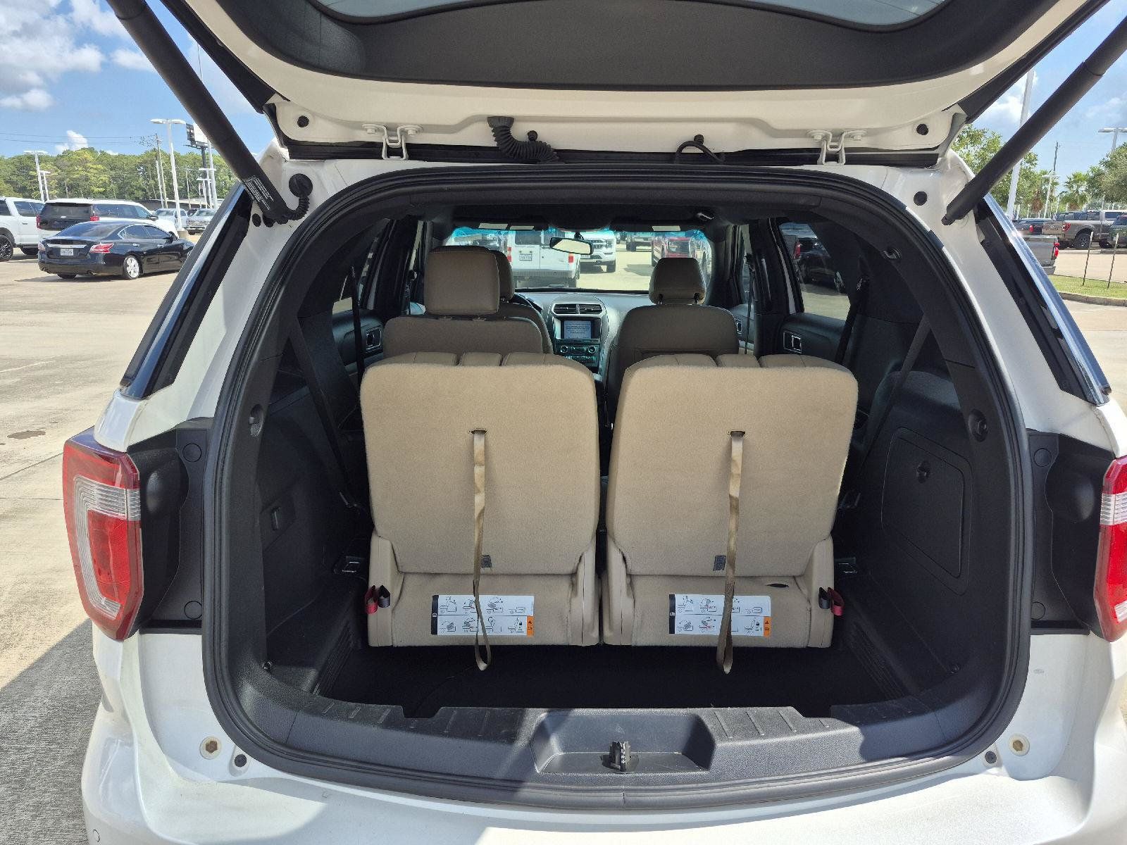 Used 2017 Ford Explorer XLT w/ Equipment Group 202A FWD image 12