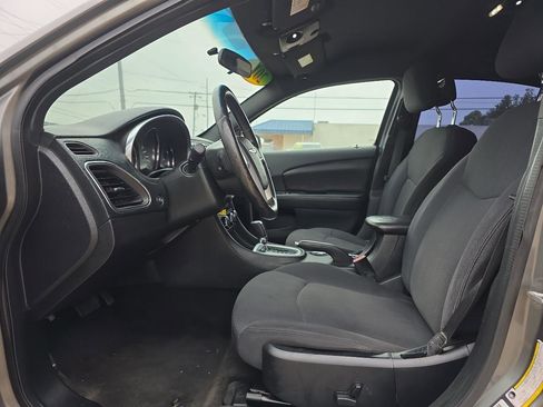 Used 2013 Chrysler 200 Touring FWD image 9