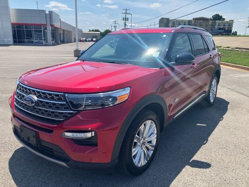 Used 2022 Ford Explorer King Ranch w/ Premium Technology Package AWD/4WD image 3