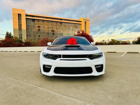 Used 2017 Dodge Charger R/T RWD image 3