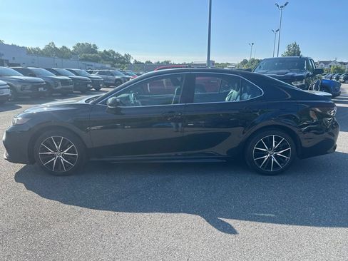 Used 2024 Toyota Camry SE FWD image 8