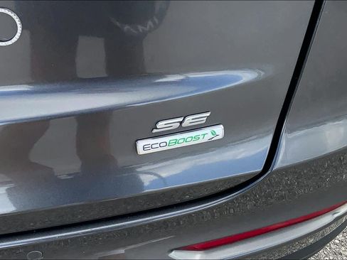 Used 2019 Ford Fusion SE FWD image 9
