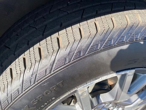 Certified 2023 GMC Acadia SLT image 23