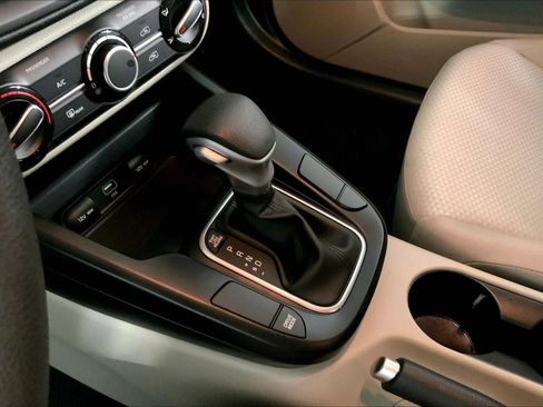 Certified 2025 Kia Soul LX w/ LX Technology Package image 17