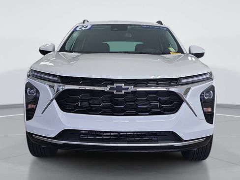 Certified 2024 Chevrolet Trax LT w/ Driver Confidence Package FWD image 10