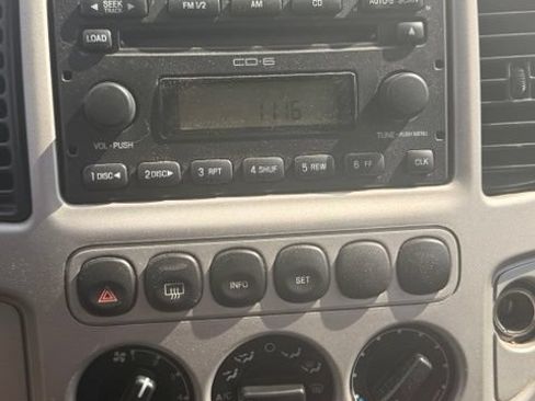 Used 2005 Ford Escape Limited FWD image 14