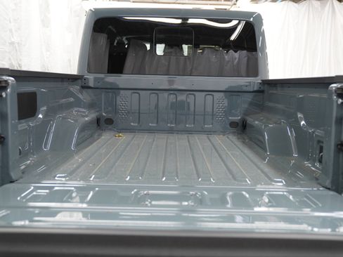 Used 2026 Jeep Gladiator Rubicon w/ Safety Group AWD/4WD image 5