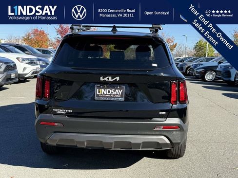 Used 2023 Kia Sorento S w/ Panoramic Sunroof Package image 4