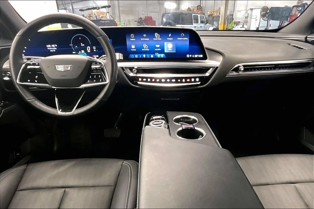 Used 2024 Cadillac Lyriq Luxury RWD image 14